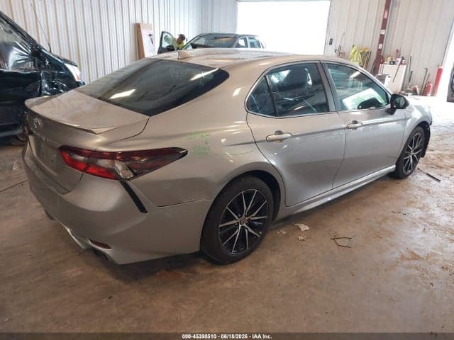2021 TOYOTA CAMRY SE 4