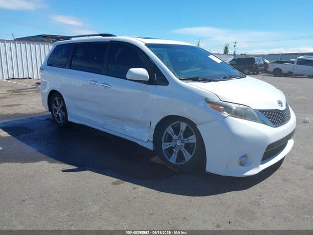 2017 TOYOTA SIENNA SE 8 PASSENGER 1