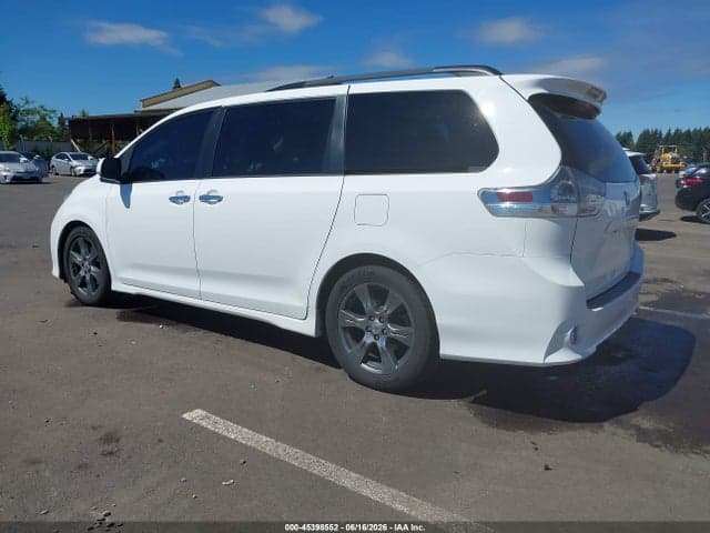 2017 TOYOTA SIENNA SE 8 PASSENGER 3