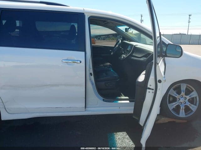2017 TOYOTA SIENNA SE 8 PASSENGER 5