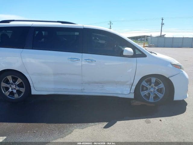 2017 TOYOTA SIENNA SE 8 PASSENGER 6