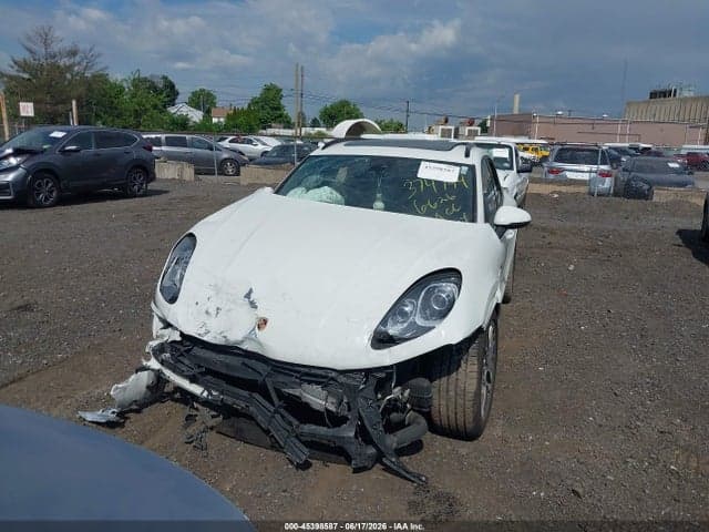 2018 PORSCHE MACAN SPORT 6