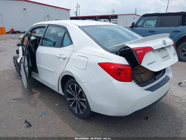 2018 TOYOTA COROLLA SE 3