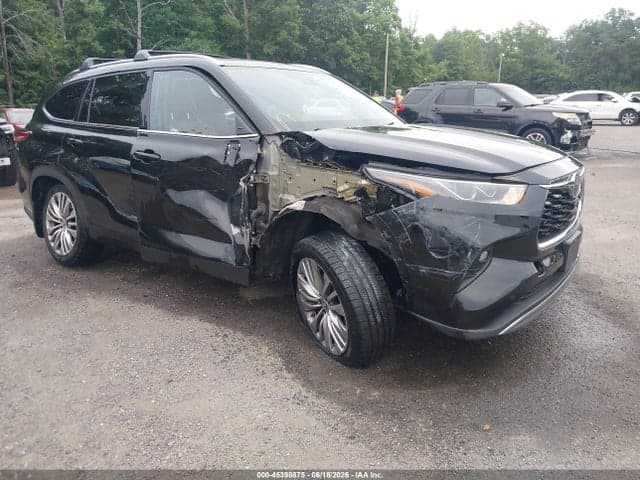 2022 TOYOTA HIGHLANDER PLATINUM