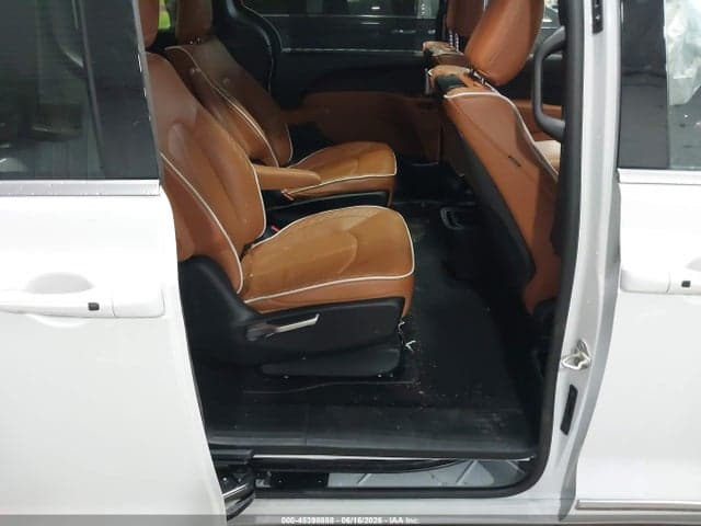 2025 CHRYSLER PACIFICA HYBRID PINNACLE 8