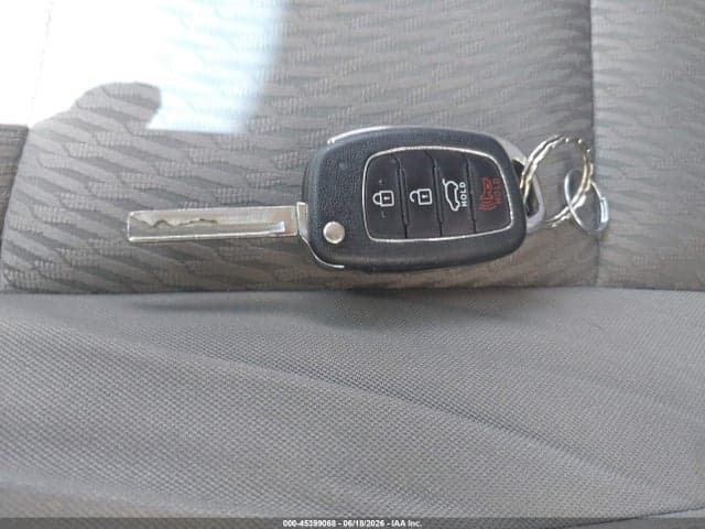 2017 HYUNDAI SANTA FE SE 11