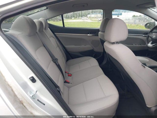 2019 HYUNDAI ELANTRA SE 8