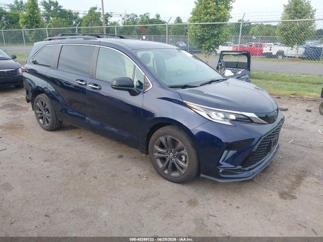 2022 TOYOTA SIENNA XSE 1