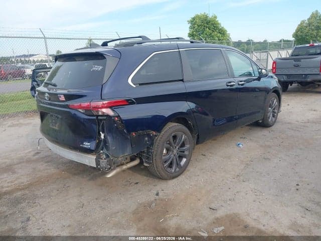 2022 TOYOTA SIENNA XSE 4