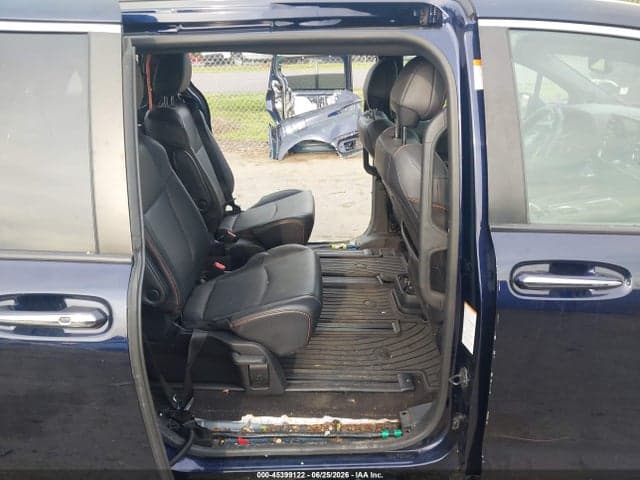 2022 TOYOTA SIENNA XSE 8