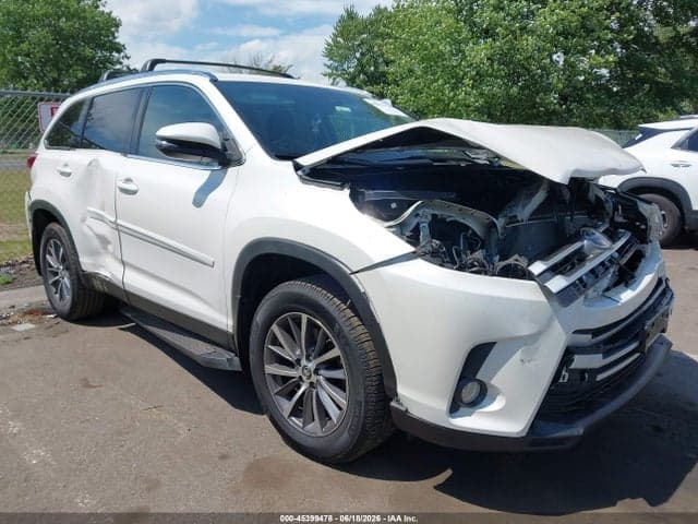 2019 TOYOTA HIGHLANDER XLE 1