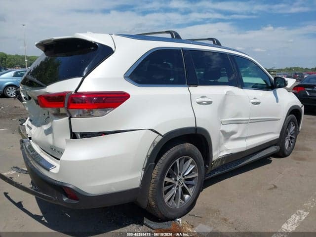 2019 TOYOTA HIGHLANDER XLE 4