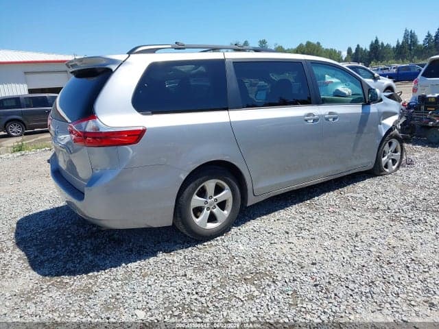 2017 TOYOTA SIENNA LE 8 PASSENGER 4