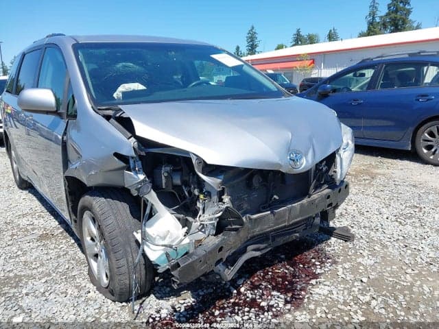 2017 TOYOTA SIENNA LE 8 PASSENGER 6
