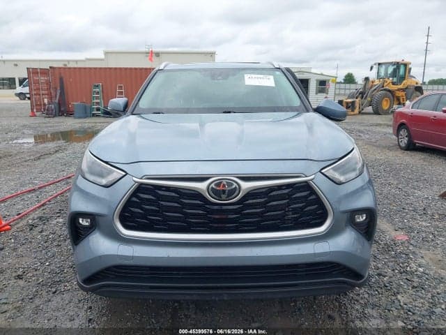 2022 TOYOTA HIGHLANDER XLE 12