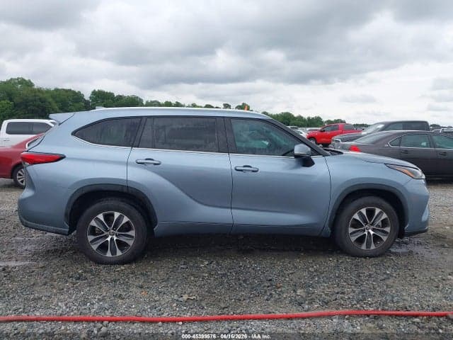 2022 TOYOTA HIGHLANDER XLE 13