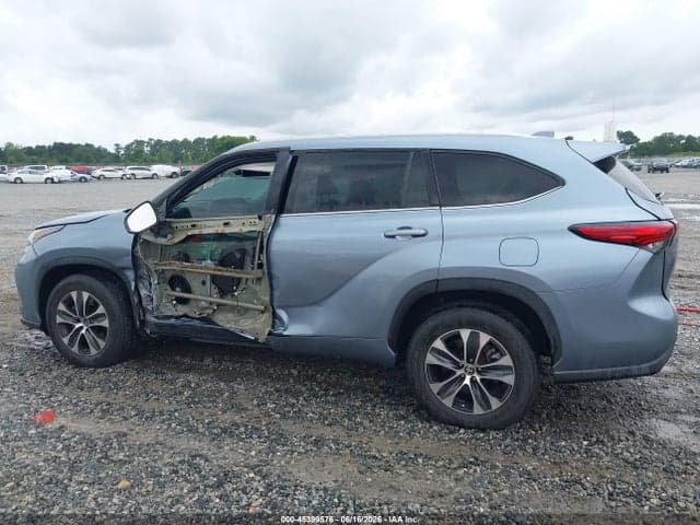 2022 TOYOTA HIGHLANDER XLE 14