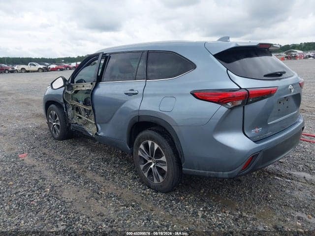 2022 TOYOTA HIGHLANDER XLE 3