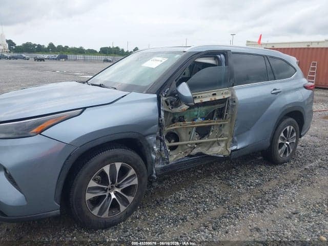 2022 TOYOTA HIGHLANDER XLE 6