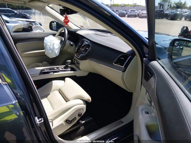 2022 VOLVO XC90 T6 5