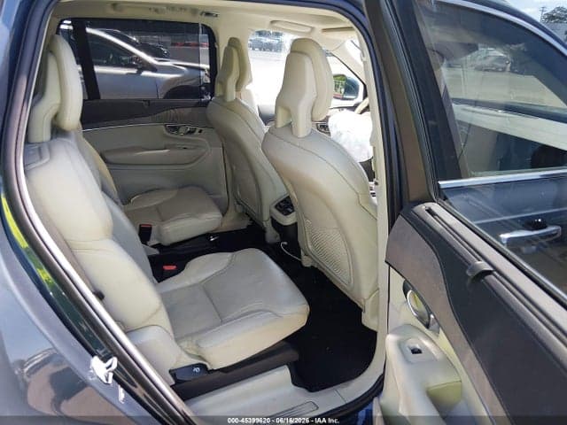 2022 VOLVO XC90 T6 8