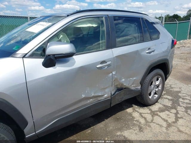 2025 TOYOTA RAV4 HYBRID XLE 6