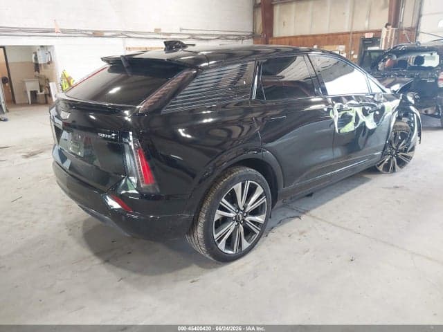 2025 CADILLAC OPTIQ LUXURY 2 AWD 4