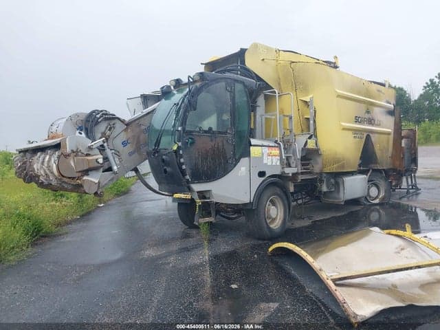 2021 * 8310 FEED WAGON 2