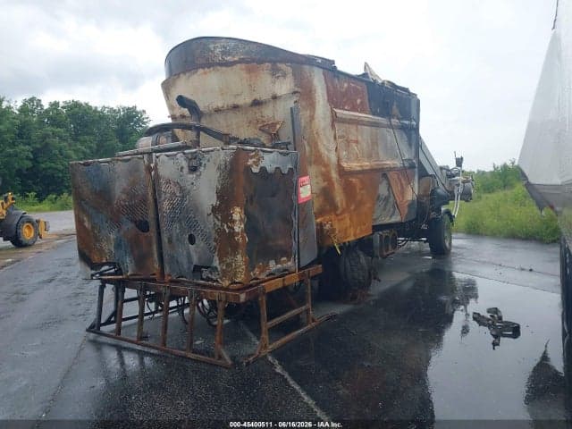 2021 * 8310 FEED WAGON 4