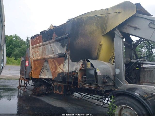 2021 * 8310 FEED WAGON 6