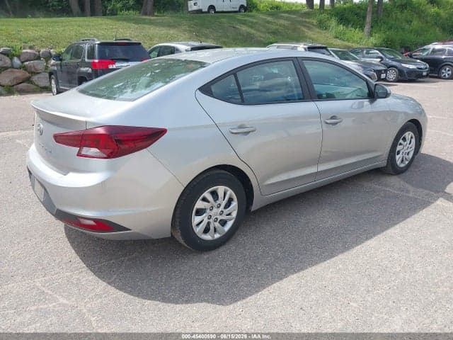 2020 HYUNDAI ELANTRA SE 4