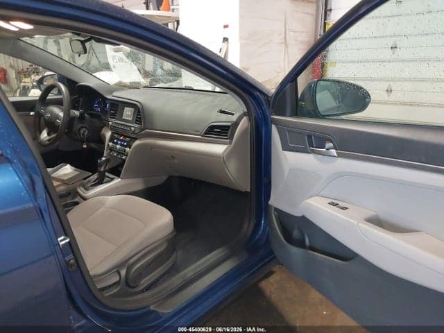 2020 HYUNDAI ELANTRA SE 5