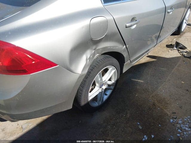 2015 VOLVO S60 T5 6