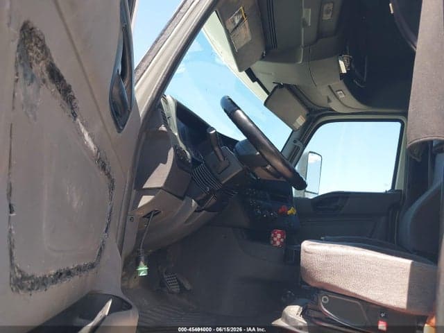 2019 INTERNATIONAL LT 7