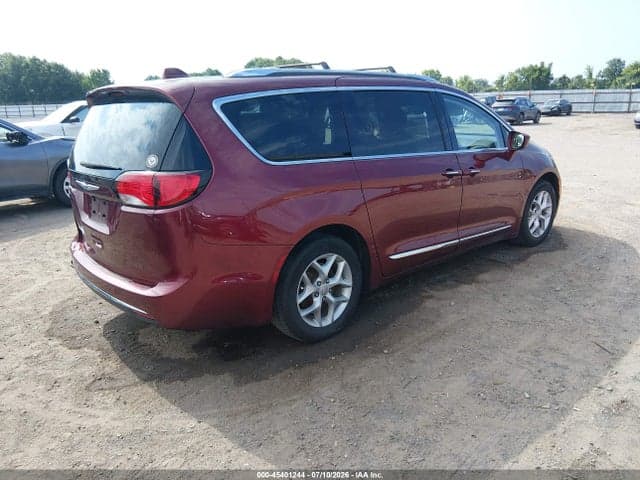 2019 CHRYSLER PACIFICA TOURING L 4
