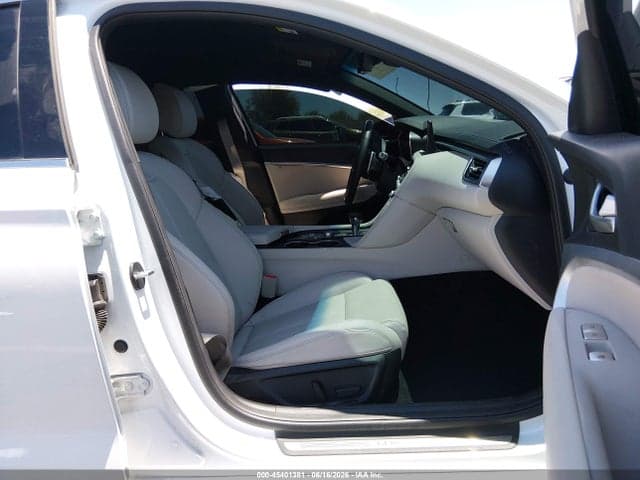 2025 GENESIS G70 2.5T 5