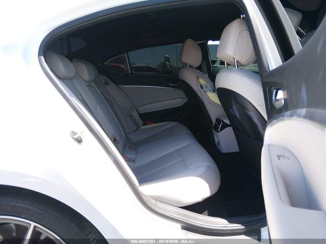 2025 GENESIS G70 2.5T 8