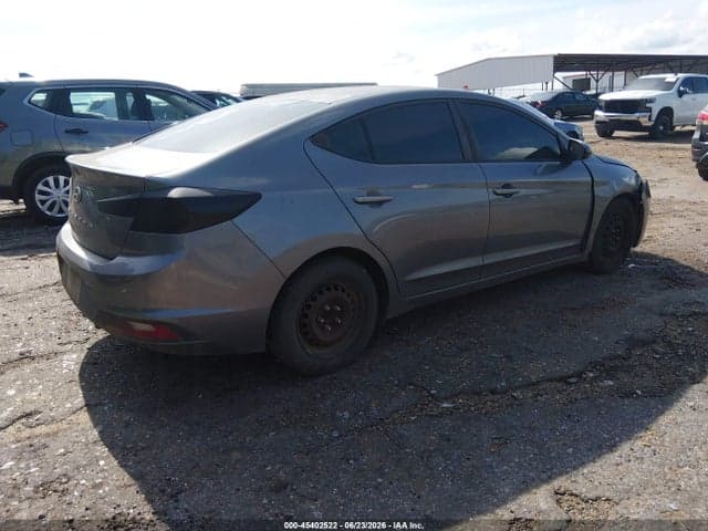 2019 HYUNDAI ELANTRA SE 4
