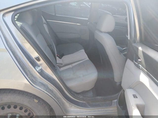 2019 HYUNDAI ELANTRA SE 8