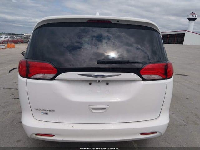 2020 CHRYSLER VOYAGER LXI 16