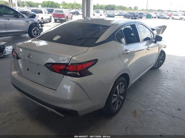 2021 NISSAN VERSA SV XTRONIC CVT 4