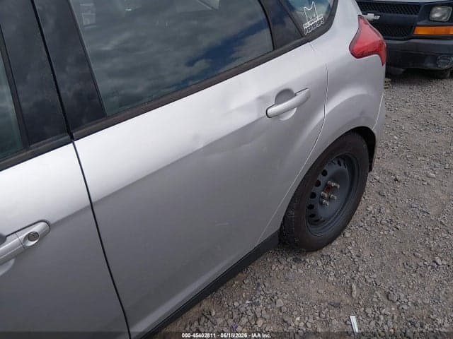 2016 FORD FOCUS SE 19