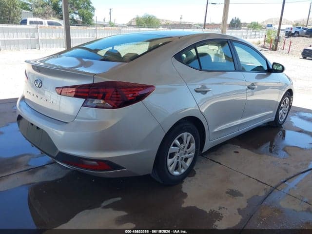 2019 HYUNDAI ELANTRA SE 4