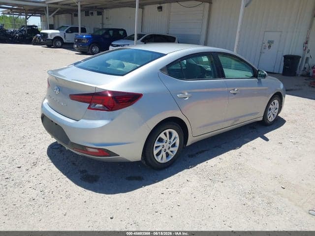 2020 HYUNDAI ELANTRA SE 4