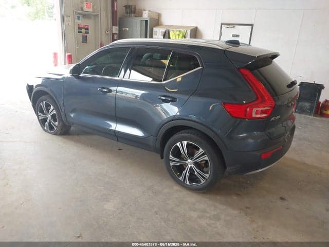 2022 VOLVO XC40 T5 3