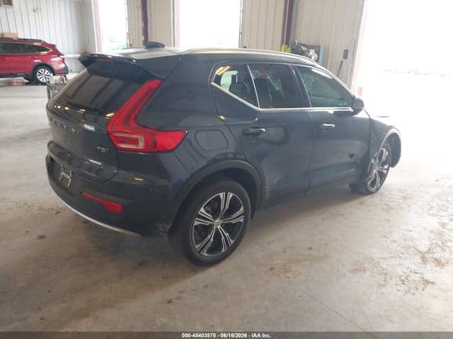 2022 VOLVO XC40 T5 4
