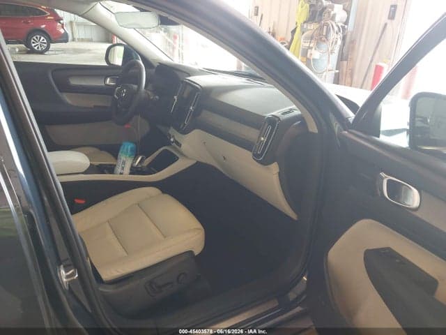 2022 VOLVO XC40 T5 5