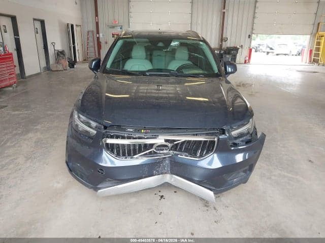 2022 VOLVO XC40 T5 6
