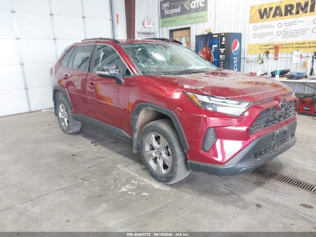 2022 TOYOTA RAV4 XLE 1