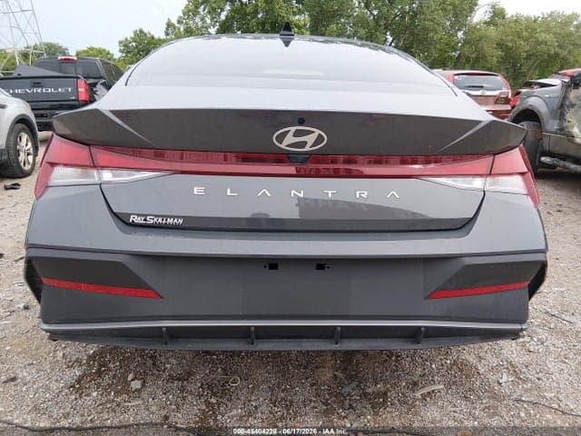 2024 HYUNDAI ELANTRA SE 16